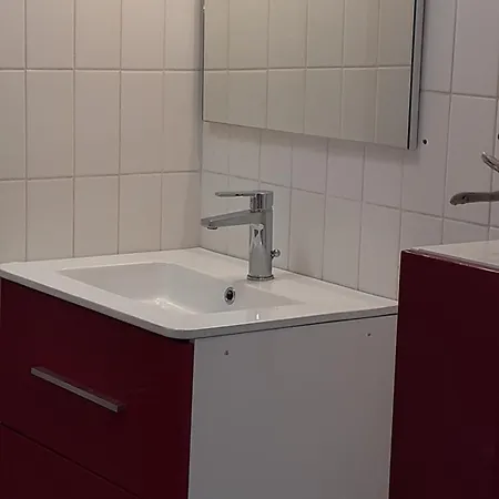 Petit 30 M2-plein Sud-2 Pers-1er Etage-wifi Fibre Gratuite-sans Ascenseur-non Fumeur-pas D'animaux -reservation A Partir De 3 Nuits *