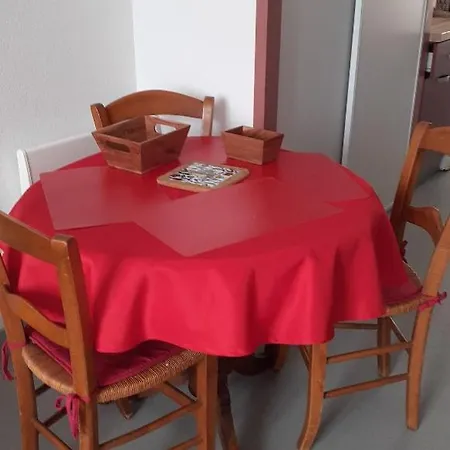 Petit 30 M2-plein Sud-2 Pers-1er Etage-wifi Fibre Gratuite-sans Ascenseur-non Fumeur-pas D'animaux -reservation A Partir De 3 Nuits Apartmán Tarbes